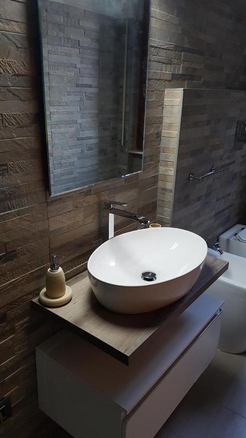 Casnate Con Bernate B&B Villa Mirella מראה חיצוני תמונה