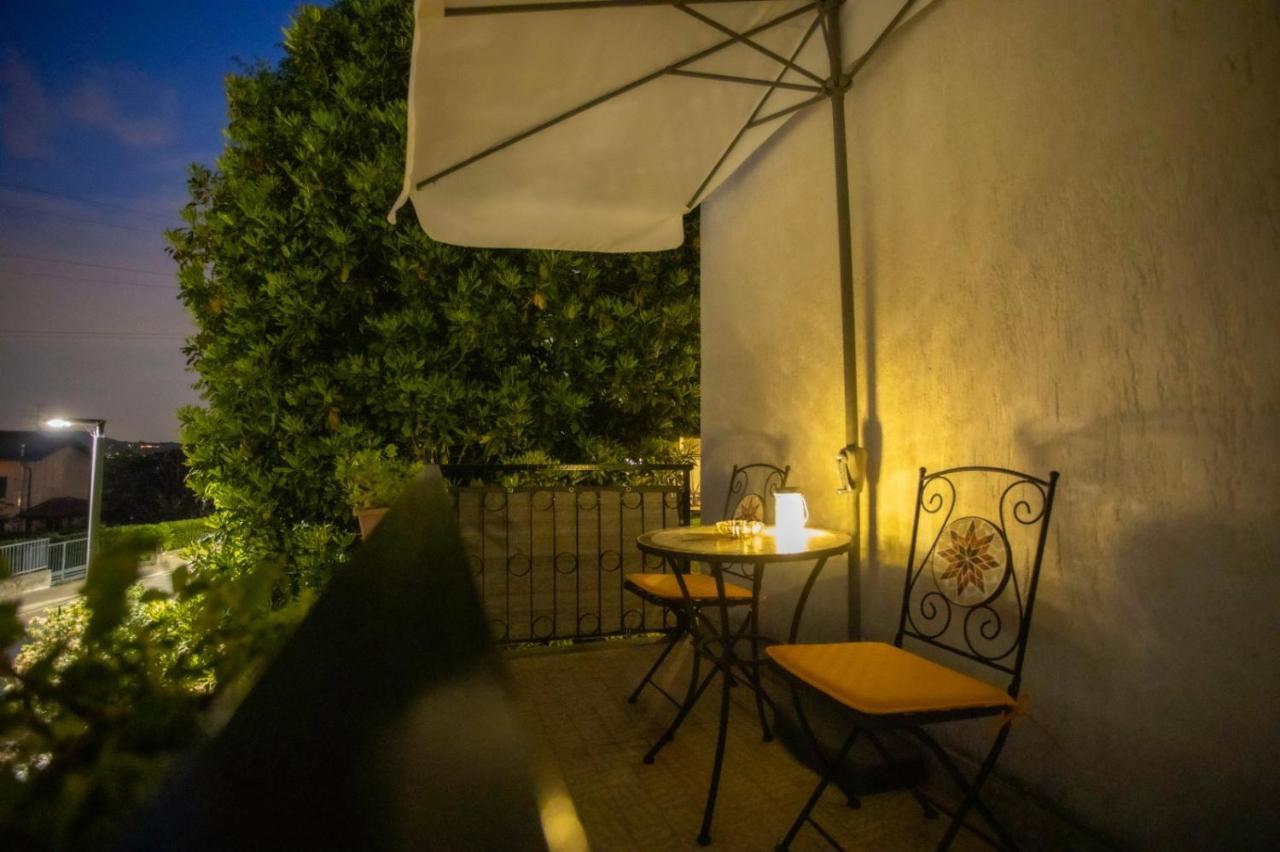 Casnate Con Bernate B&B Villa Mirella מראה חיצוני תמונה