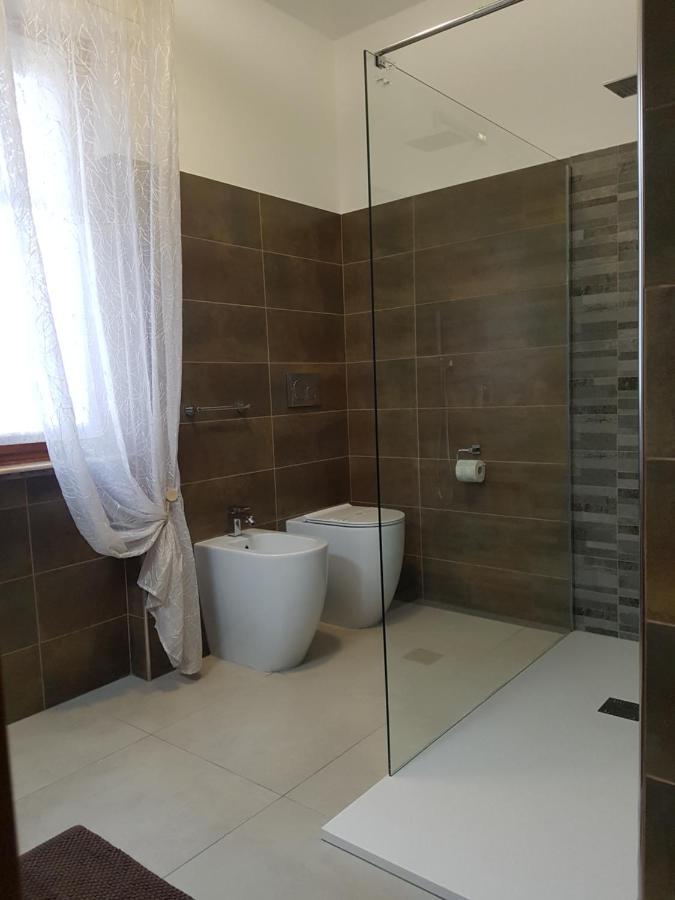 Casnate Con Bernate B&B Villa Mirella מראה חיצוני תמונה