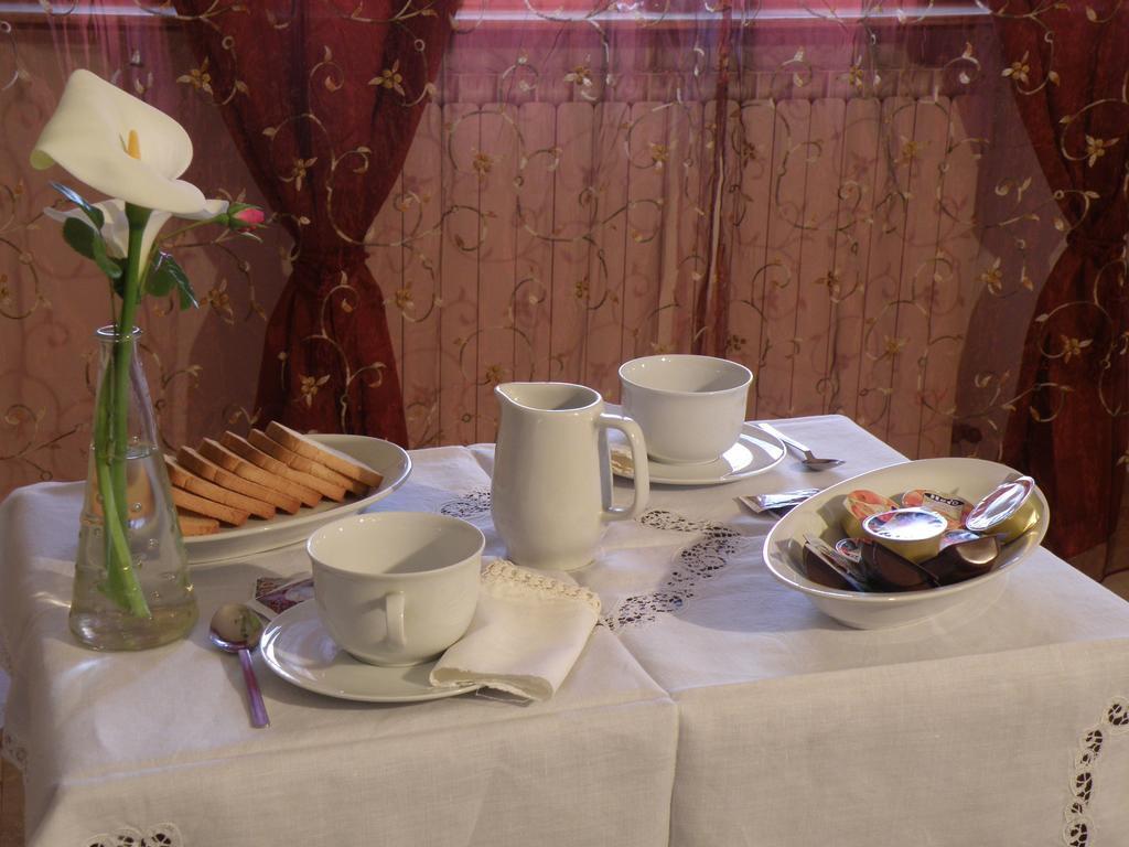Casnate Con Bernate B&B Villa Mirella מראה חיצוני תמונה