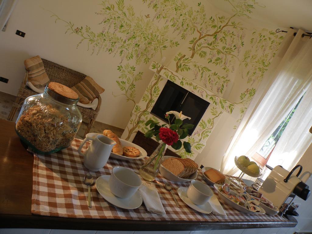Casnate Con Bernate B&B Villa Mirella מראה חיצוני תמונה