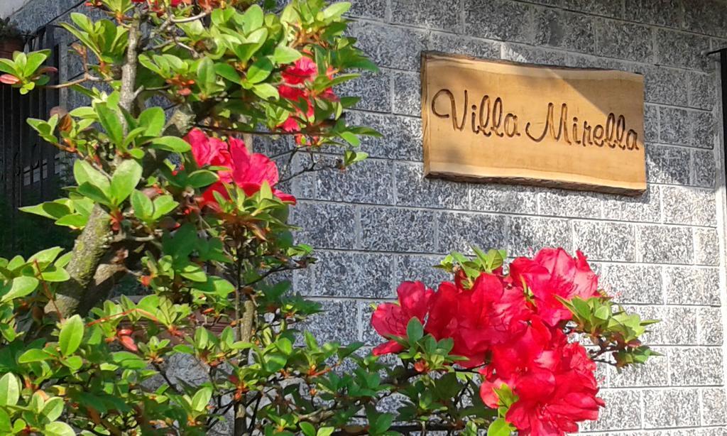 Casnate Con Bernate B&B Villa Mirella מראה חיצוני תמונה