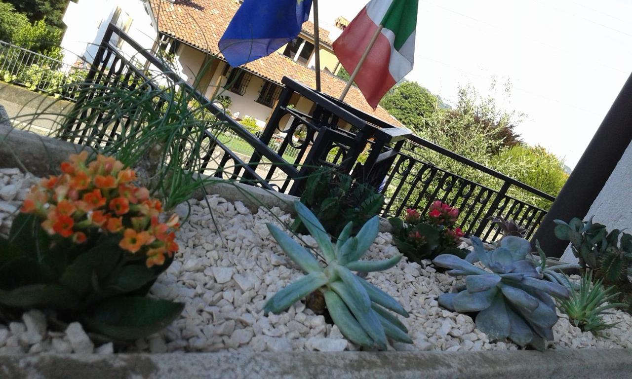 Casnate Con Bernate B&B Villa Mirella מראה חיצוני תמונה